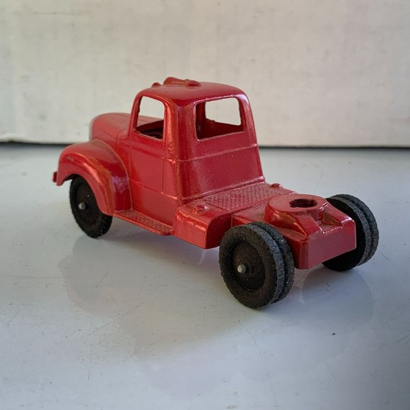 Tootsietoy Red Semi Truck Cab, Chicago 24, Red Paint Vintage from 1960s - Picture 4 of 9
